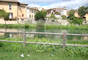 Rieti: successione di orti lungo le sponde del fiume Velino